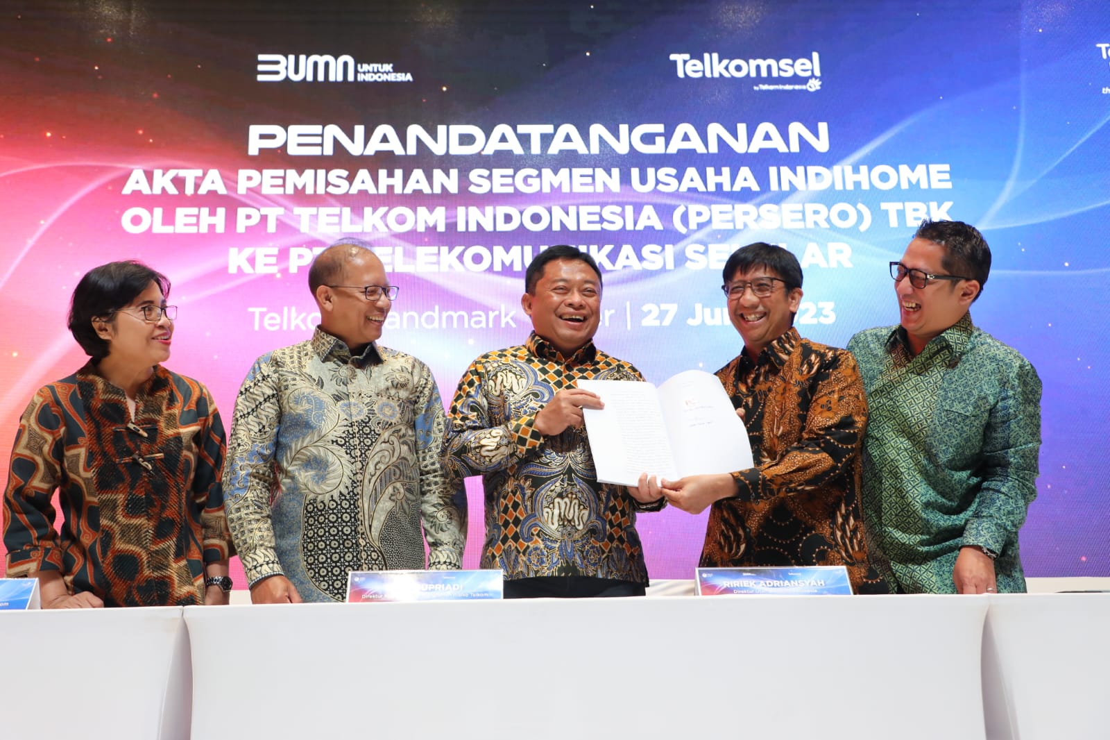 Telkom dan Telkomsel tandatangani akta pemisahan Indihome ke Telkomsel
