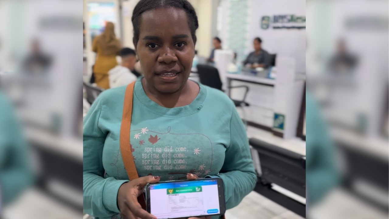 Jhonika Mahasiswi Asal Jayapura yang terbantu dengan Fitur Mobile JKN. ( Foto : Istimewa )