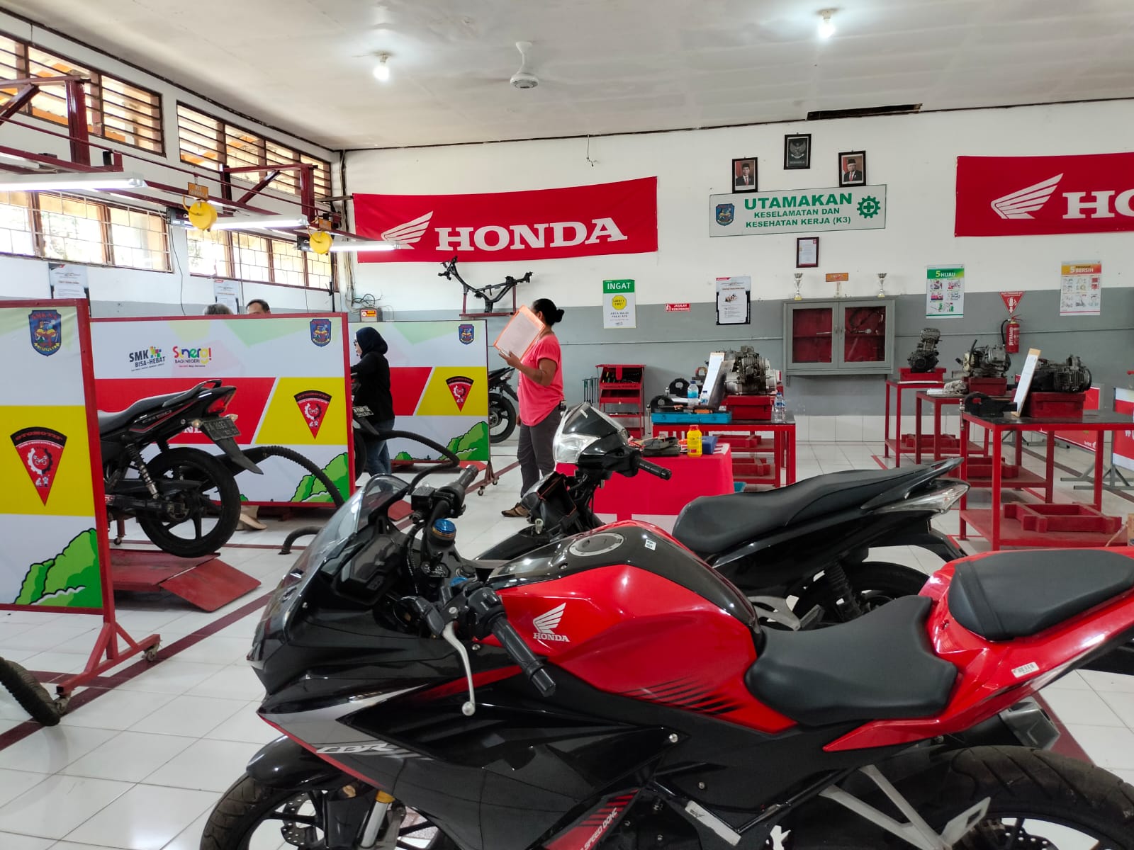 Astra Motor Papua Bangun Investasi SDM Melalui Teaching Factory di SMK Binaan