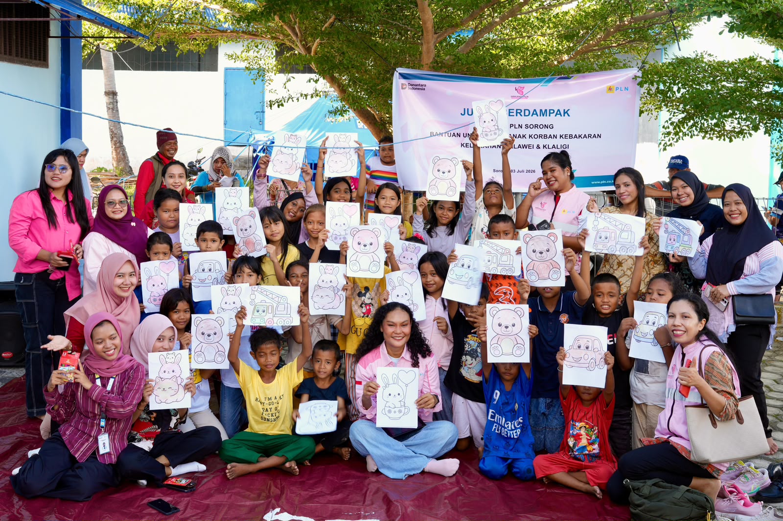 Tawa dan Warna Ceria Kembali Hadir, Srikandi PLN Hibur Anak-Anak Korban Kebakaran di Sorong