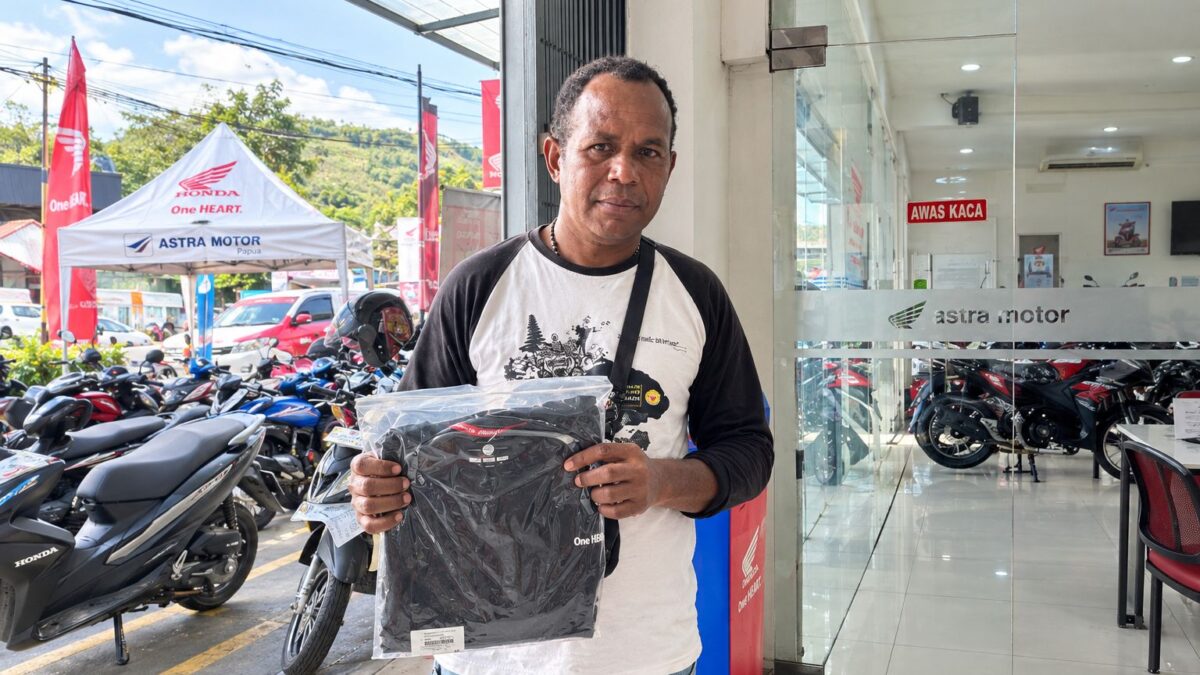 Special Akhir Oktober: Servis di Astra Motor Entrop, Tanah Hitam dan Sentani Dapatkan Free Raincoat Apparel ADV    